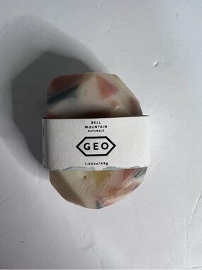 GEO Bell Mountain Naturals Multi-Color Hand & Body Soap Hand Cut
